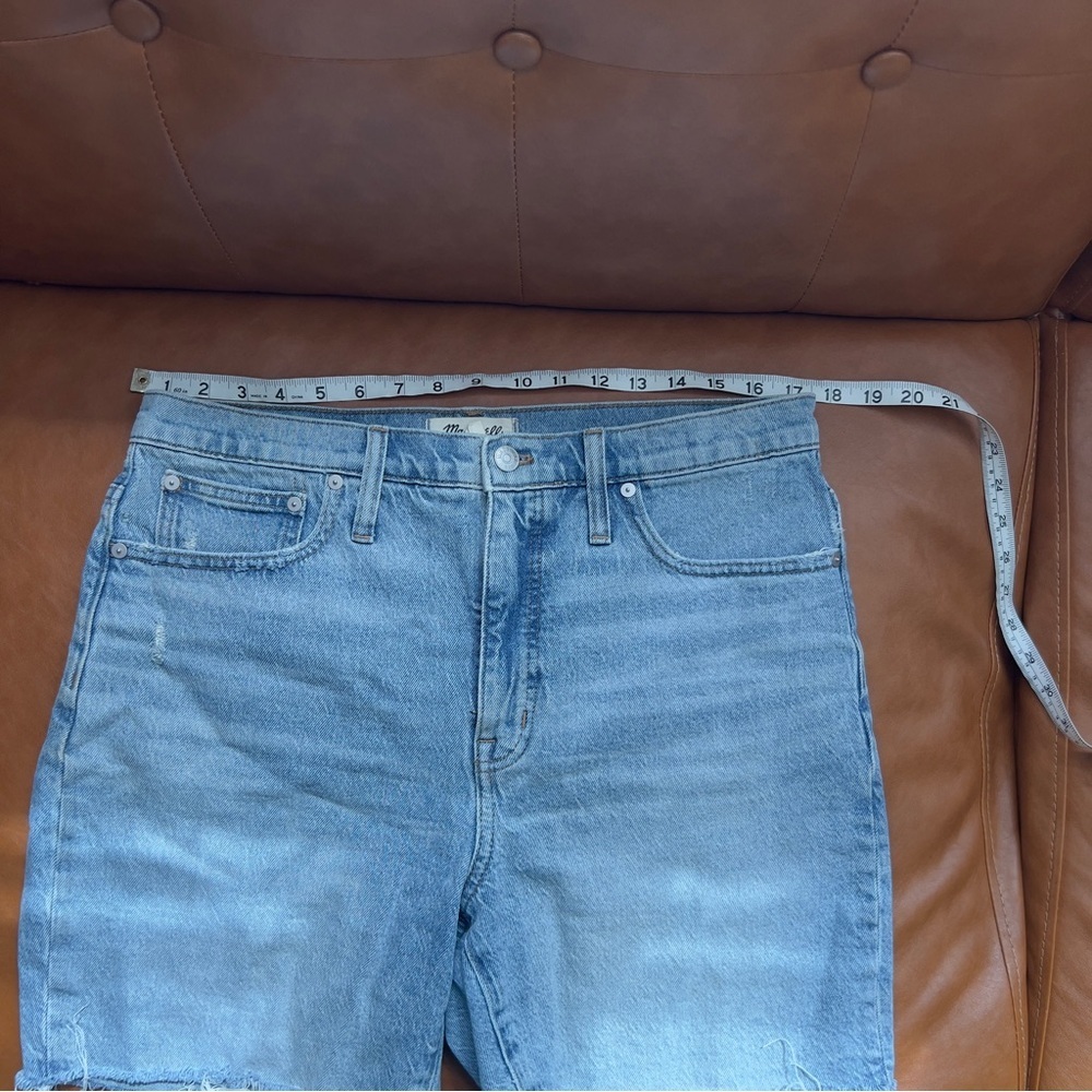 Madewell Women’s Sz 30 High Rise Mid Length Light Blue Denim Shorts Frayed - Picture 6 of 9